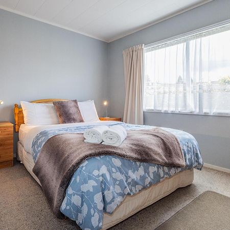 Central Riverside Retreat - Taupo Holiday Home Екстериор снимка