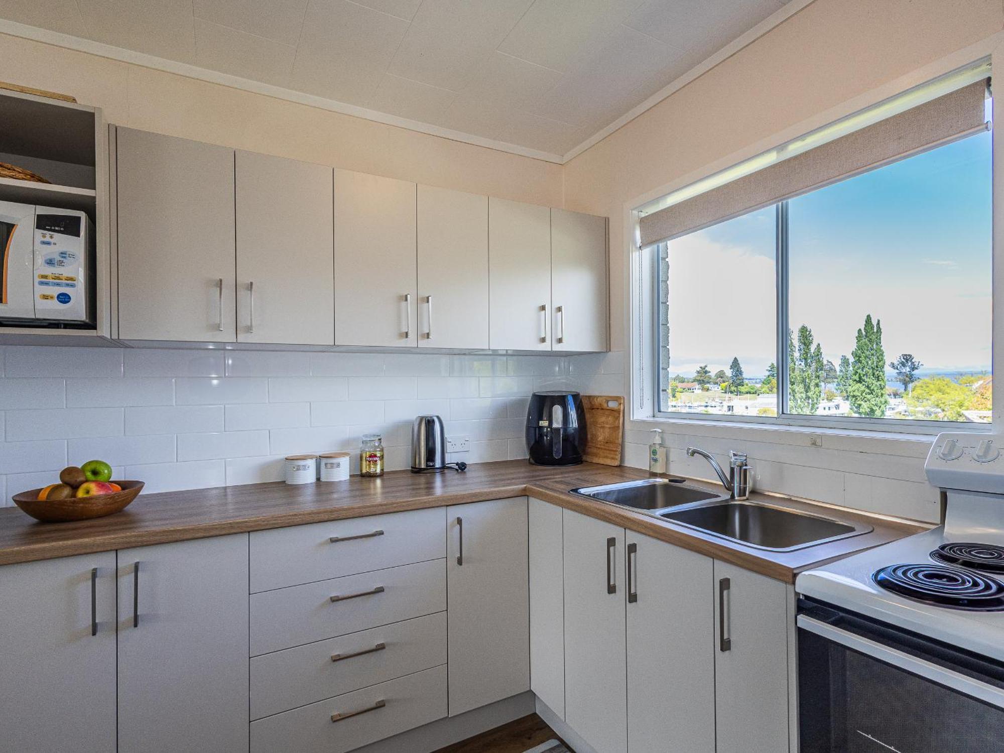 Central Riverside Retreat - Taupo Holiday Home Екстериор снимка