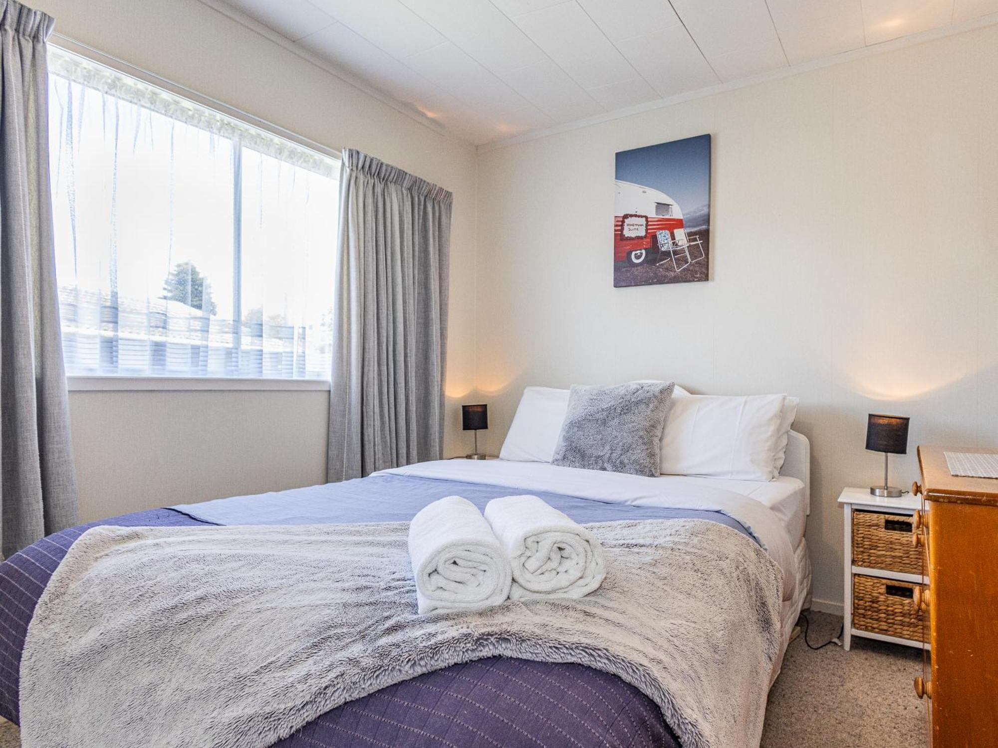 Central Riverside Retreat - Taupo Holiday Home Екстериор снимка