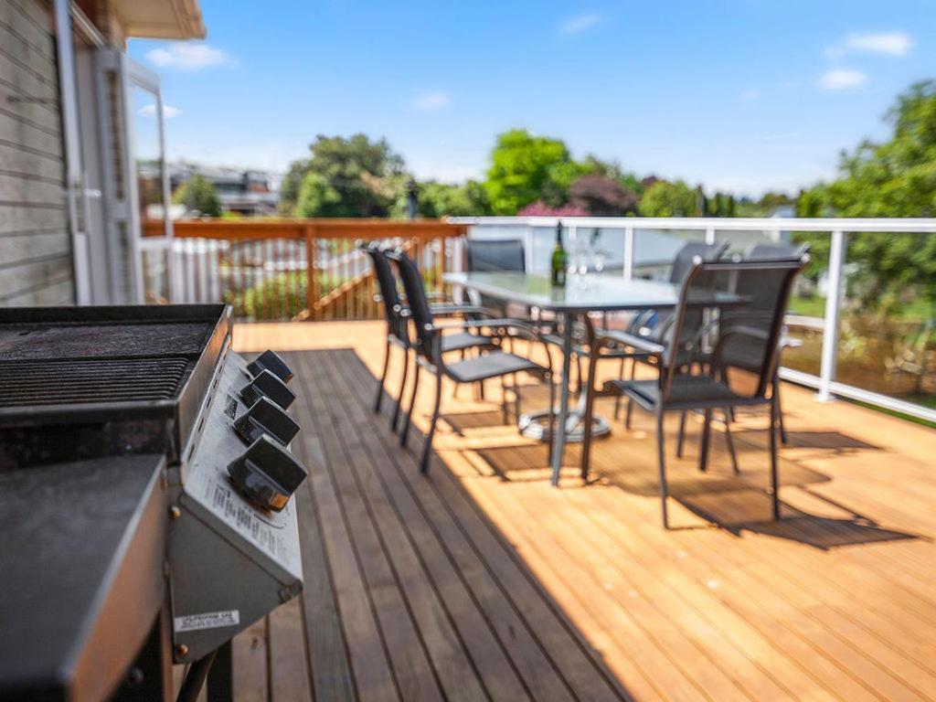 Central Riverside Retreat - Taupo Holiday Home Екстериор снимка