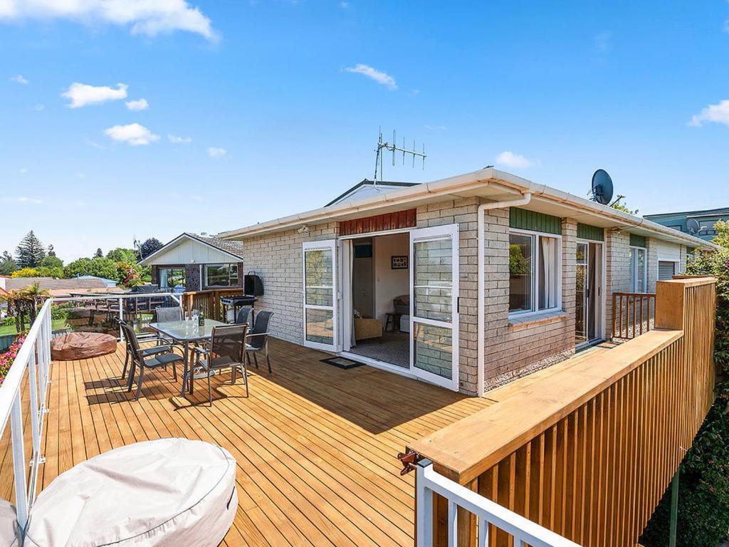Central Riverside Retreat - Taupo Holiday Home Екстериор снимка