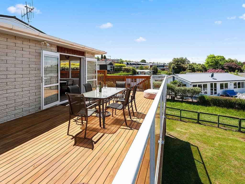 Central Riverside Retreat - Taupo Holiday Home Екстериор снимка