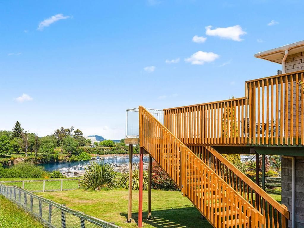 Central Riverside Retreat - Taupo Holiday Home Екстериор снимка
